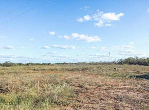 133 Sly St, Dale, TX 78616