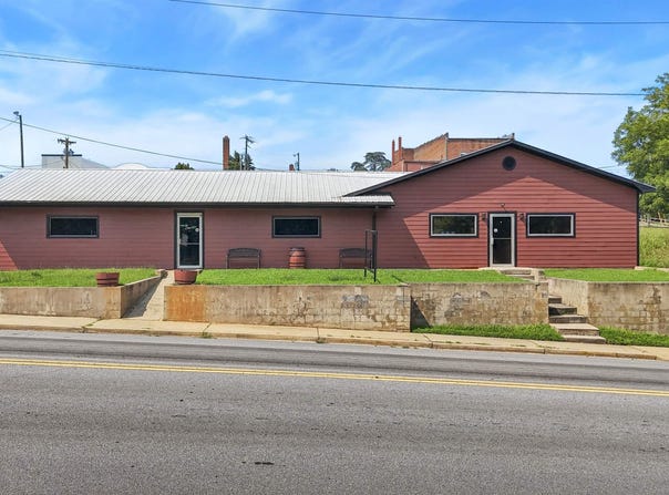 221 E S Broad Street, Walhalla, SC 29691-1099