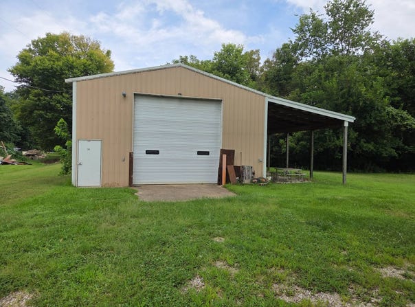 128 Smith, Barry, IL 62312
