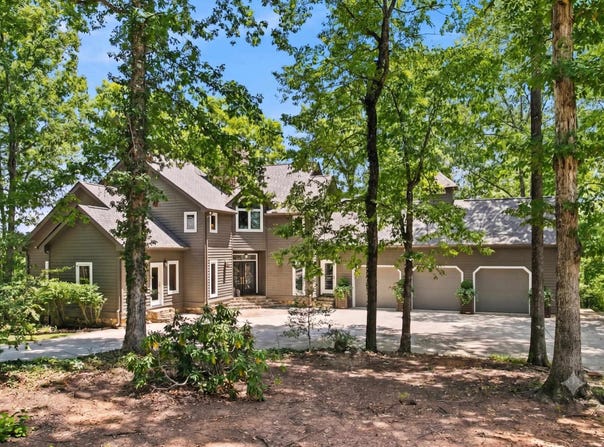 233 Stable Gate Drive, Campobello, SC 29322
