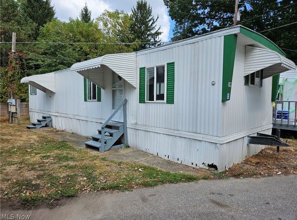 2305 E Waterloo Road, Akron, OH 44312