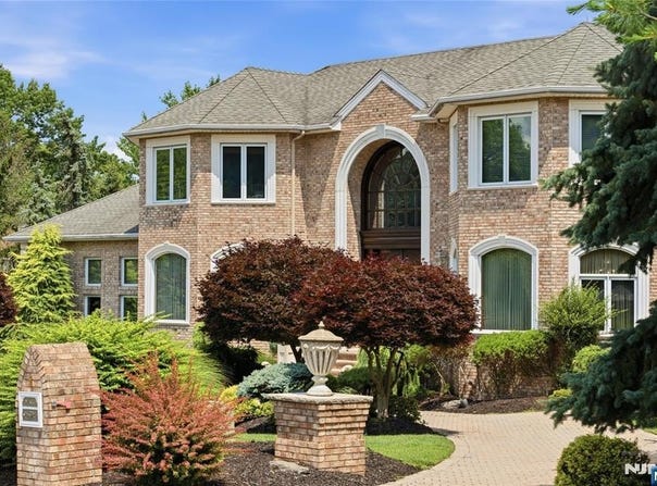 1 Wimbledon Court, Cedar Grove, NJ 07009
