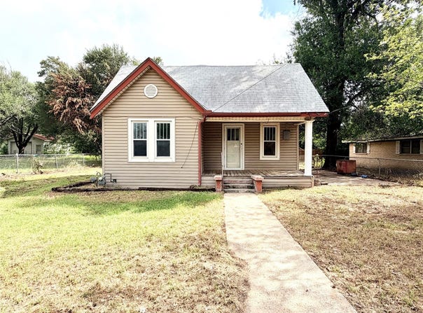 702 E 18th St, Cameron, TX 76520
