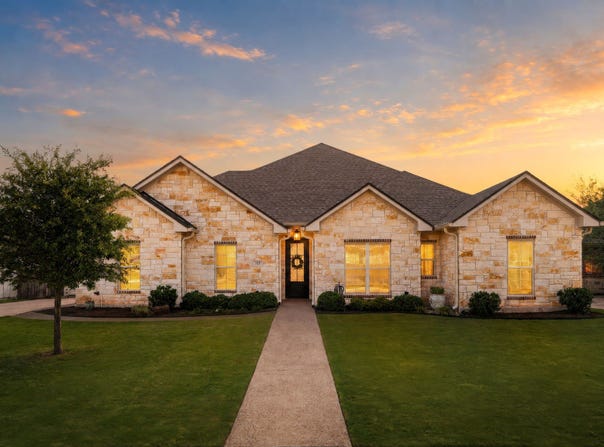 717 Wintergreen Drive, Hewitt, TX 76643
