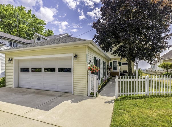 7769 Lakeview Drive, Lexington, MI 48450