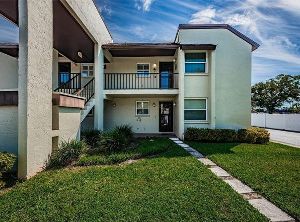 1100 E BAY Drive, LARGO, FL 33770
