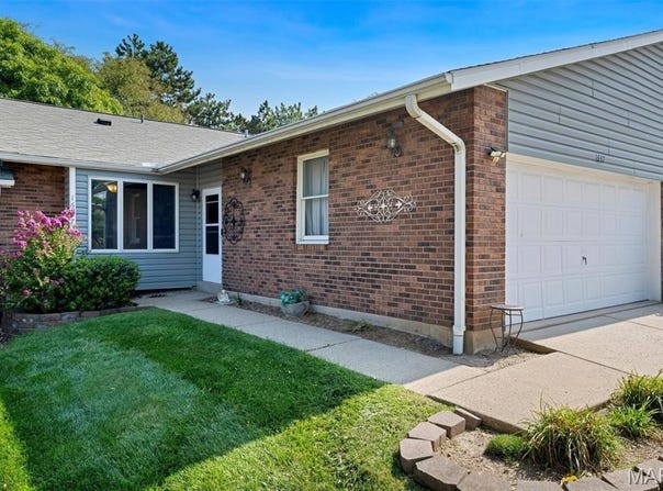 1637 Rosewall Drive, St Charles, MO 63303