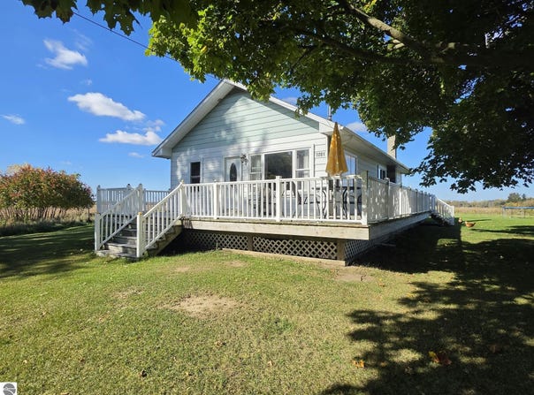 9201 E Jerseyville St, Shepherd, MI 48883