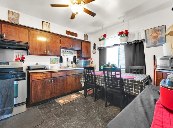 5742 N 99th St, Milwaukee, WI 53225