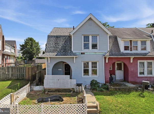 1 SPRUCE Street, MARCUS HOOK, PA 19061
