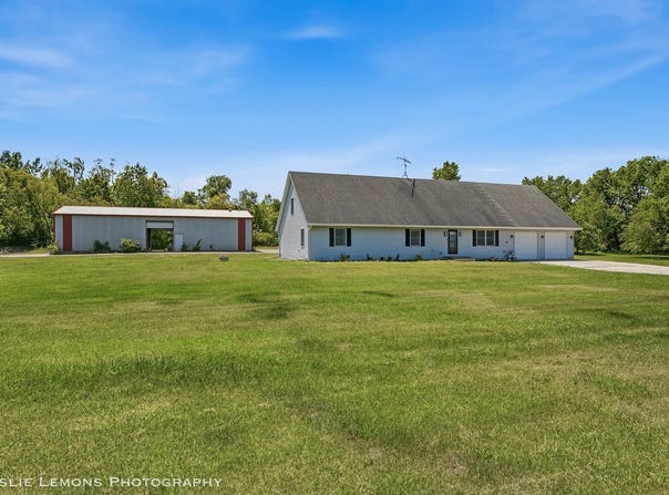 8705 E Pine Bluff Road, Coal City, IL 60416