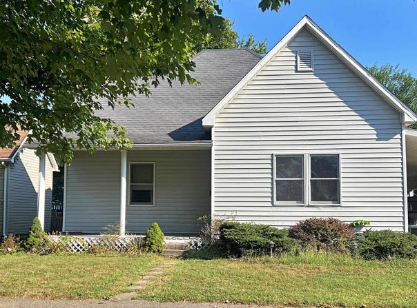 740 E St NE, Linton, IN 47441