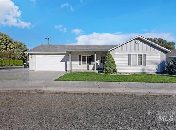 2122 Bitterbrush Ct, Gooding, ID 83330