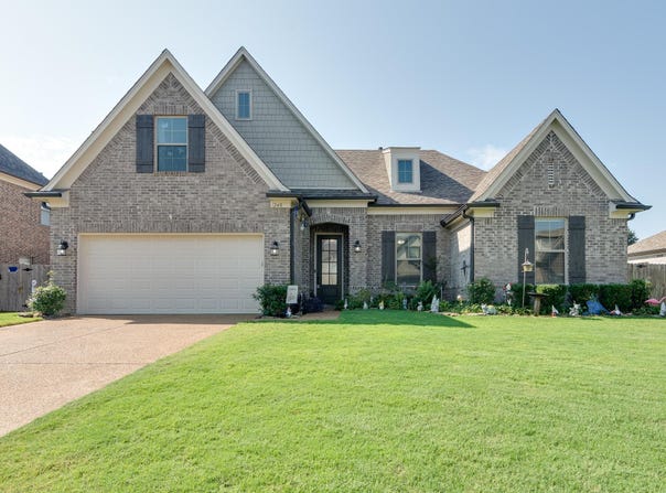 240 MISTY FIELDS Rd, Oakland, TN 38060