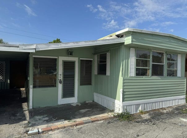 54 Circle Dr, Mount Dora, FL 32757