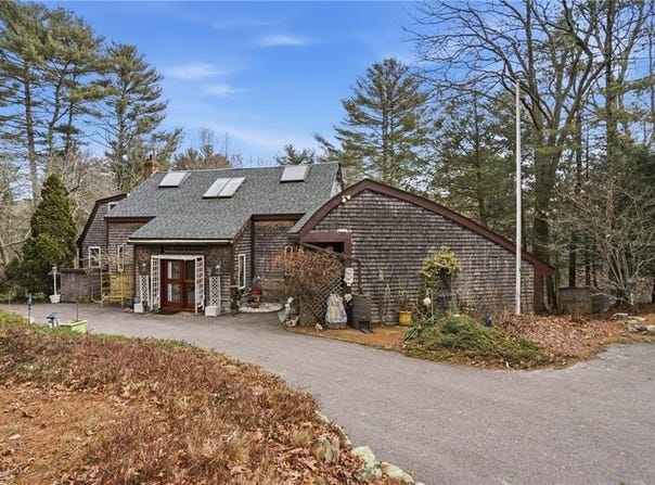 186 Arcadia Road, Hopkinton, RI 02832