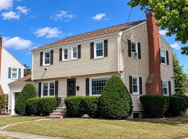 15 Puritan Rd, Beverly, MA 01915