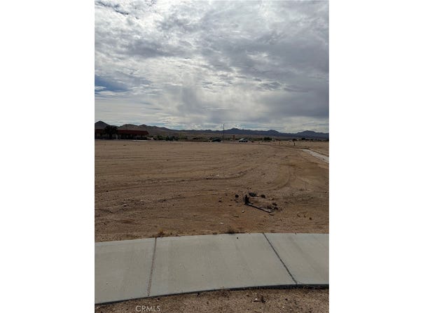 5 Autumn, Helendale, CA 92342
