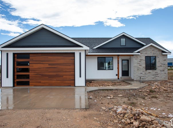 564 E RIVER HEIGHTS Dr, Duchesne, UT 84021