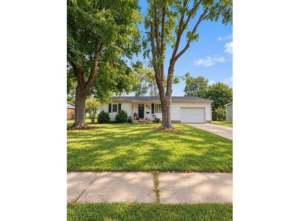 1506 N Truman St., Robinson, IL 62454