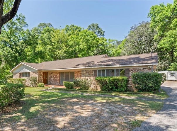 4110 Lake Circle N, Mobile, AL 36693