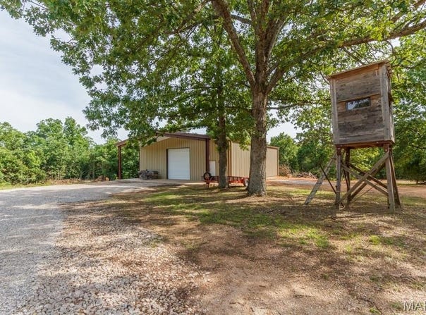 25585 MISTY OAK Drive, Lebanon, MO 65536