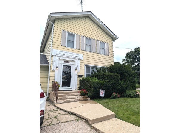 802 Erie Street, Elgin, IL 60123