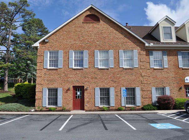 100 MACTANLY PL, STAUNTON, VA 24401
