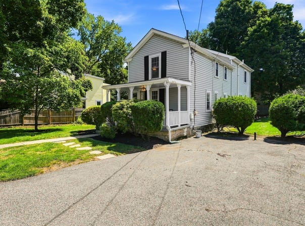 24 Richardson St, Winchester, MA 01890