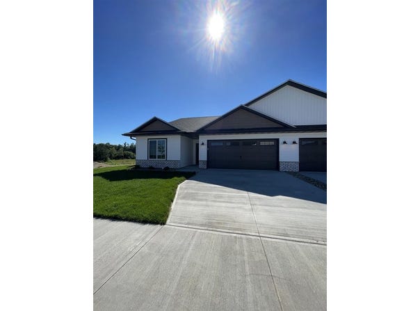 851 Armands Ln, Tiffin, IA 52340