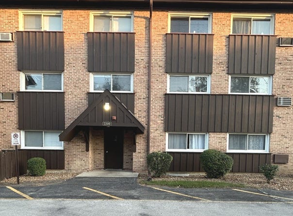 2209 Arbor Circle, Downers Grove, IL 60515