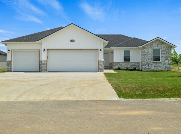 416 Beaver Tail Road, Ash Grove, MO 65604