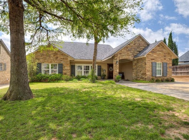 1228 Marlboro Lane, Nichols Hills, OK 73116