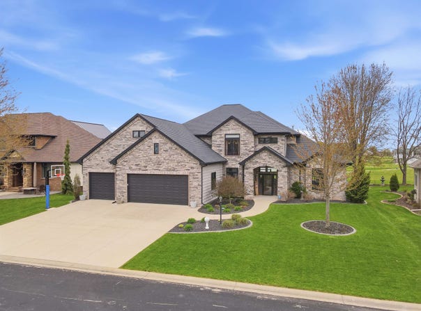 227 PETERLYNN Drive, WRIGHTSTOWN, WI 54180