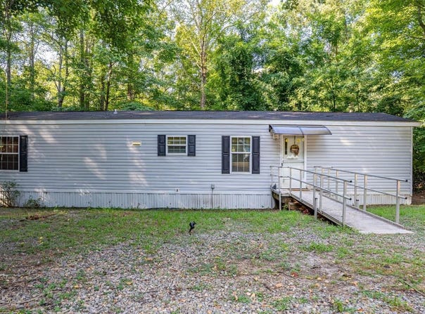 105 Whisperridge Ct, Moneta, VA 24121