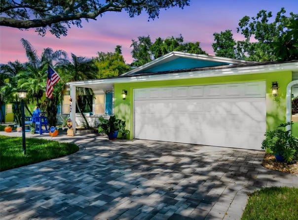990 LEXINGTON DR, DUNEDIN, FL 34698