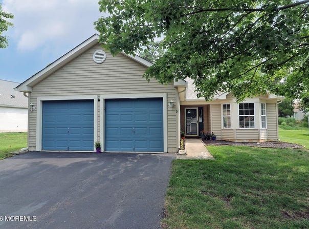 9 Ridgemont Lane, Whiting, NJ 08759