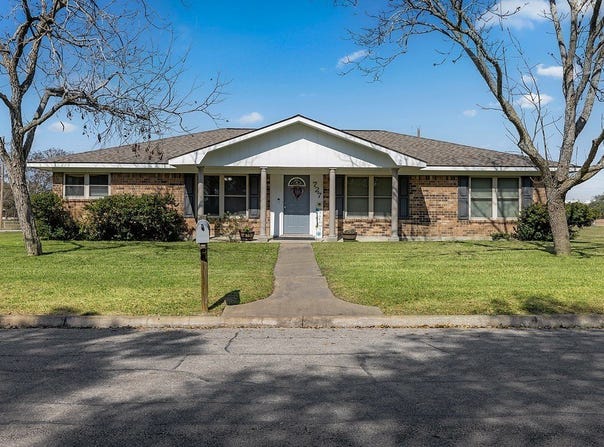 727 Partridge Lane, Eagle Lake, TX 77434