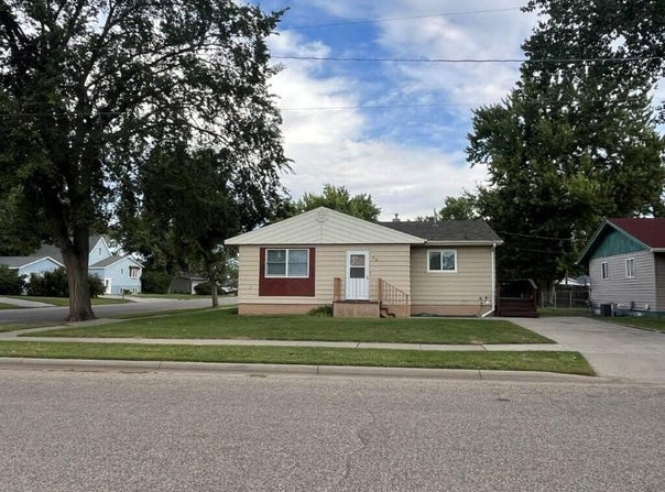 918 8th Street, Mobridge, SD 57601