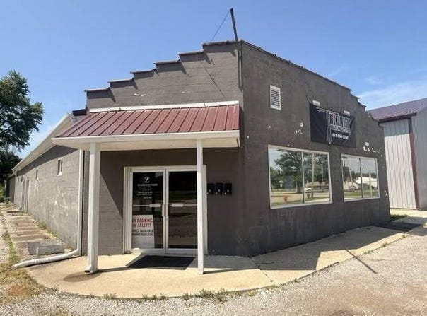 105 W Highland Ave, Robinson, IL 62454