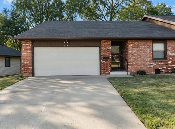 128 S Ryans, St Joseph, MO 64506
