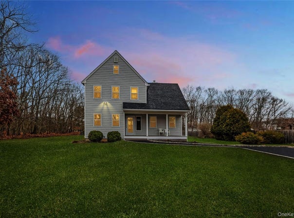 24 Buckskin Lane, Riverhead, NY 11901