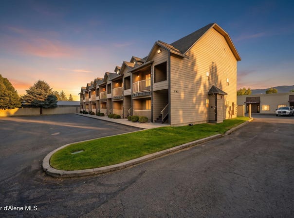 842 N Chase Rd, Post Falls, ID 83854