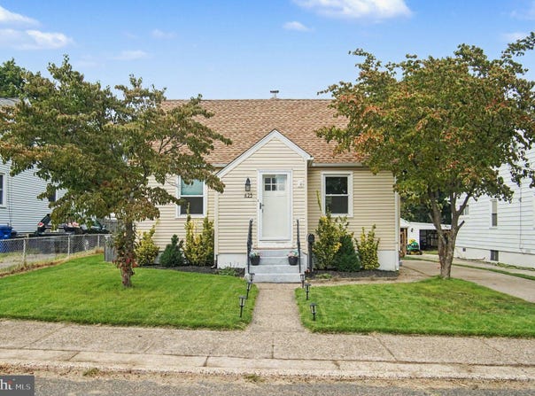 423 E PARK Avenue, MAPLE SHADE, NJ 08052