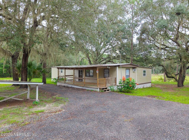 203 POND Circle, Interlachen, FL 32148