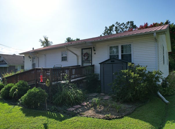 25 S Center St, Potts Camp, MS 38659