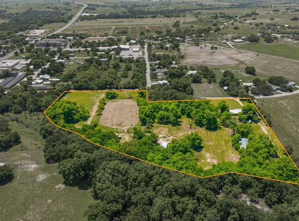 1105 Indian Creek Drive, Comanche, TX 76442