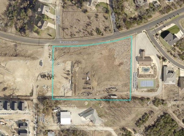 535 Emerald Pointe Drive, Hollister, MO 65672