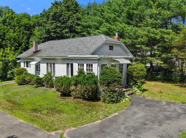 1106 Chase Road, Veazie, ME 04401
