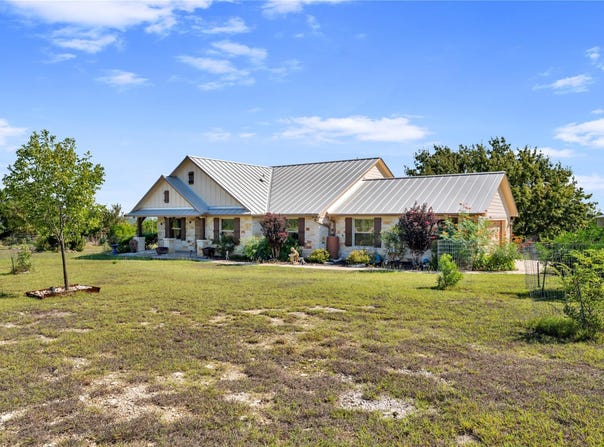 560 Saddle Ridge Dr, Bertram, TX 78605